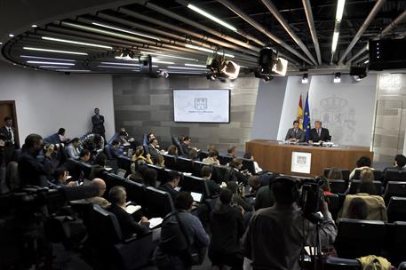 24/11/2017. Consejo de Ministros: Méndez de Vigo y Catalá. El ministro de Educación, Cultura y Deporte y portavoz del Gobierno, Íñigo Méndez...